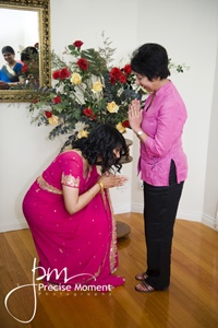 pm-greeted-in-pink-top-by-groom